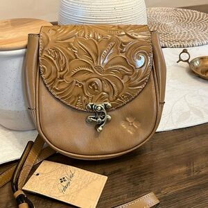 NWT.  Patricia Nash tan Crossbody Bag
